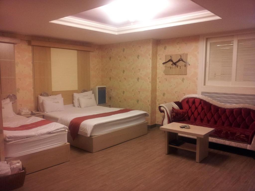 Gyeongju Bluemore Motel חדר תמונה